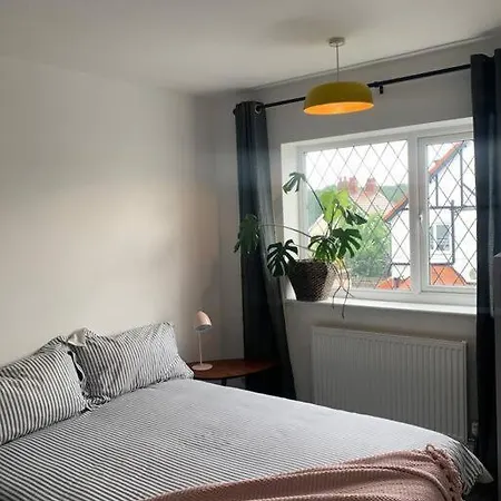 Modern 4 Bed, 3 Bath House With Parking, Roundhay Leeds (West Yorkshire)
