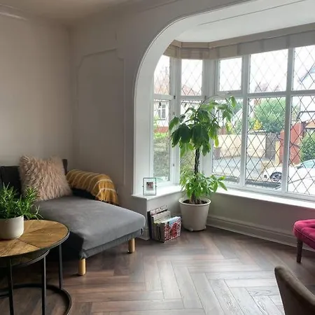 Modern 4 Bed, 3 Bath House With Parking, Roundhay بيت للعطل ليدز