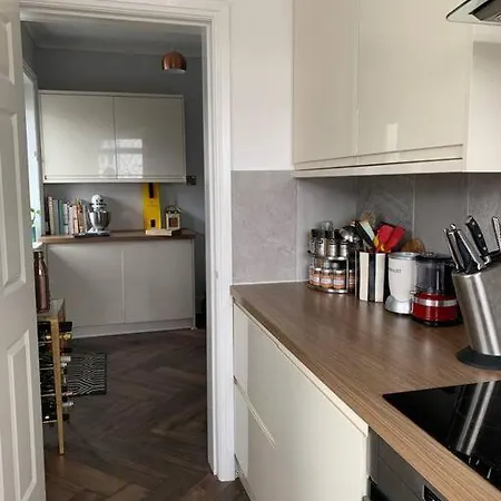 Modern 4 Bed, 3 Bath House With Parking, Roundhay بيت للعطل *