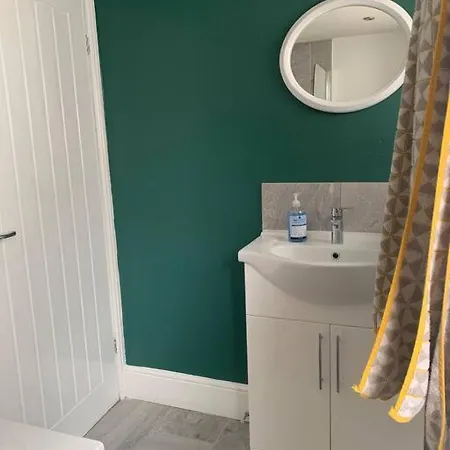بيت للعطل Modern 4 Bed, 3 Bath House With Parking, Roundhay